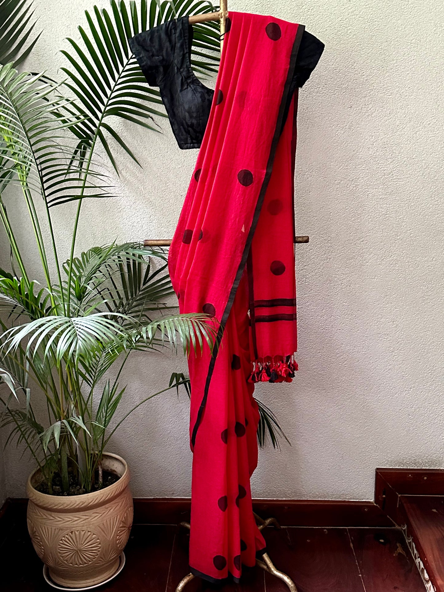 RED BLACK COLOUR TASSEL MUL COTTON SAREE