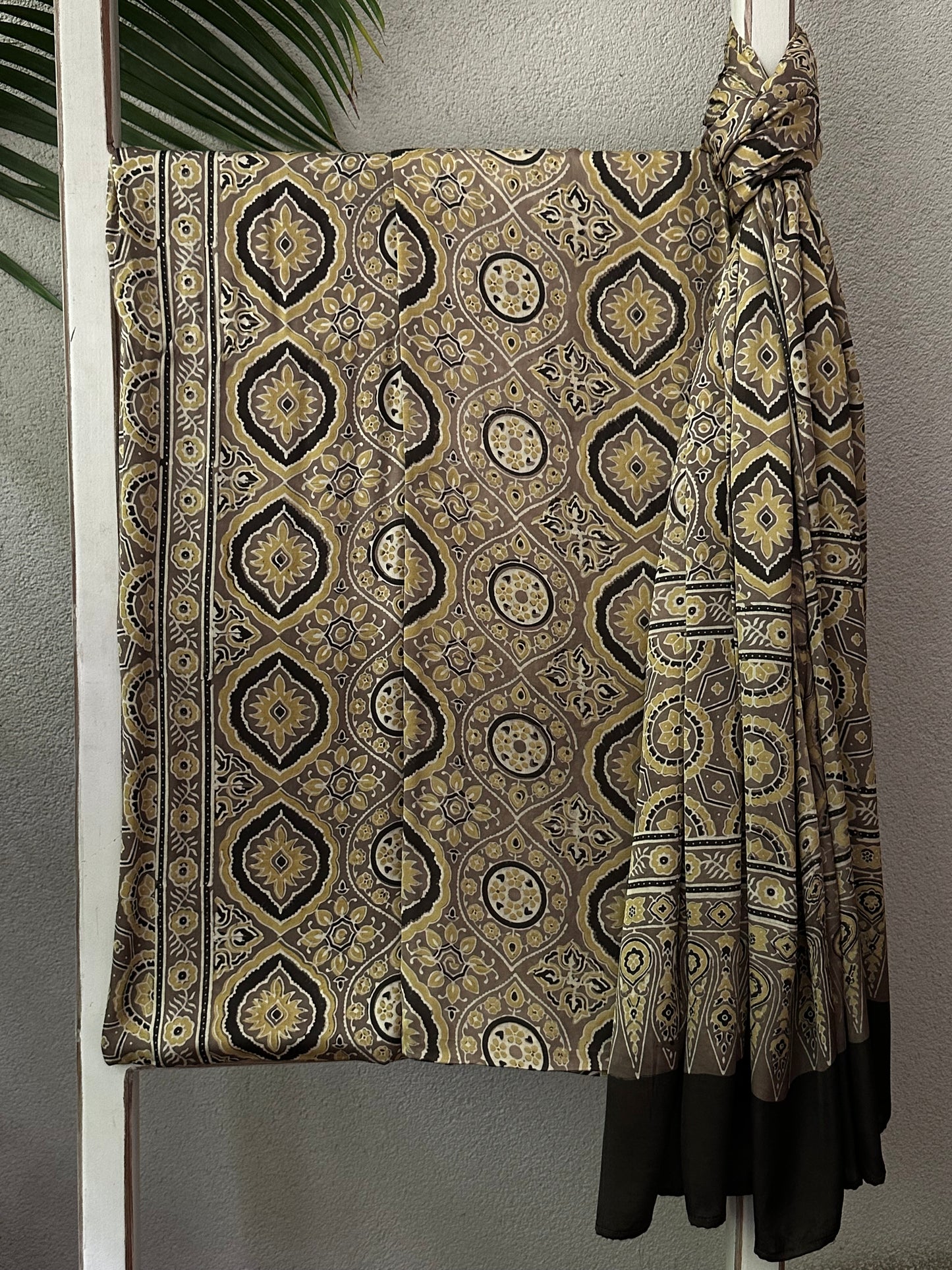 BHAGYASHRI SUIT SET
