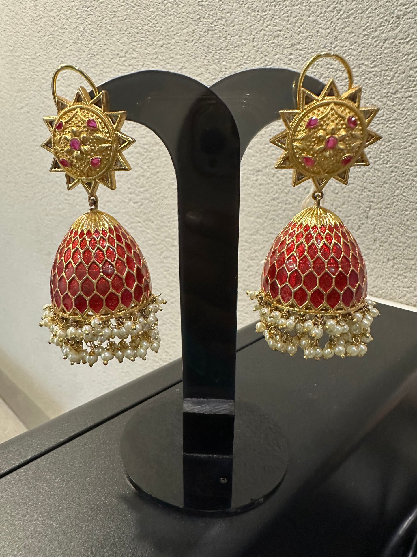 DISPLAY EARRING