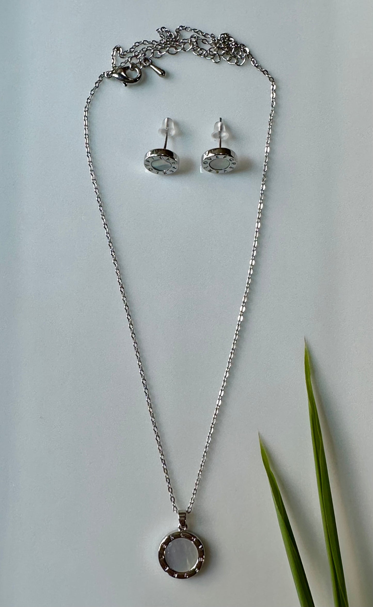 LAVITHA PENDANT SET
