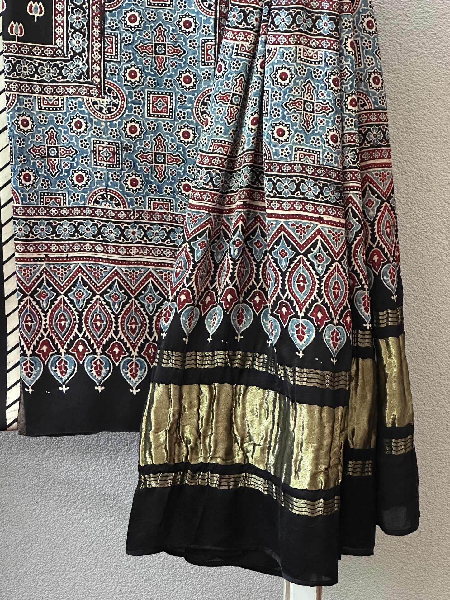 KRIYAM  AJRAKH  MODAL  SUIT