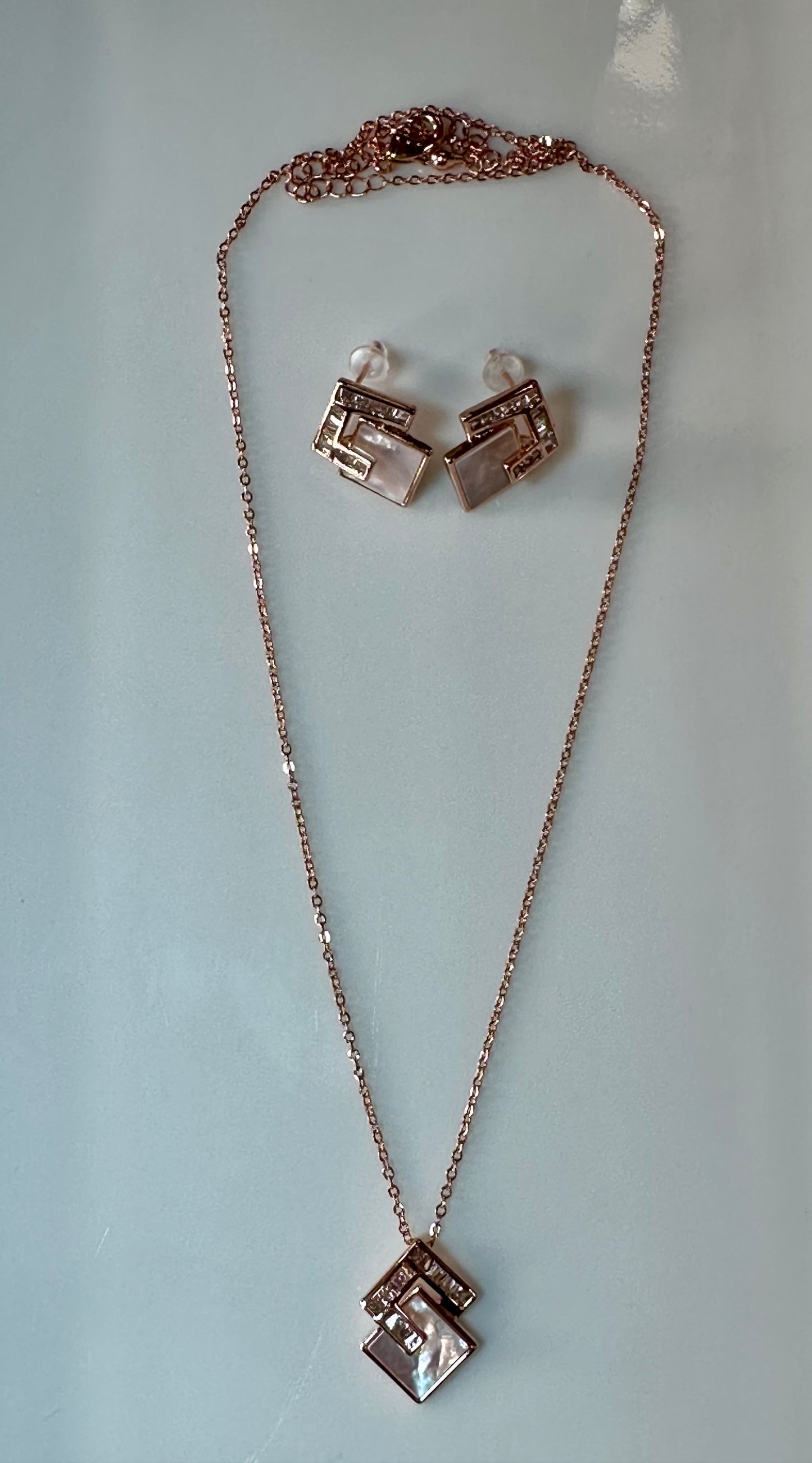 AARVI PENDANT SET