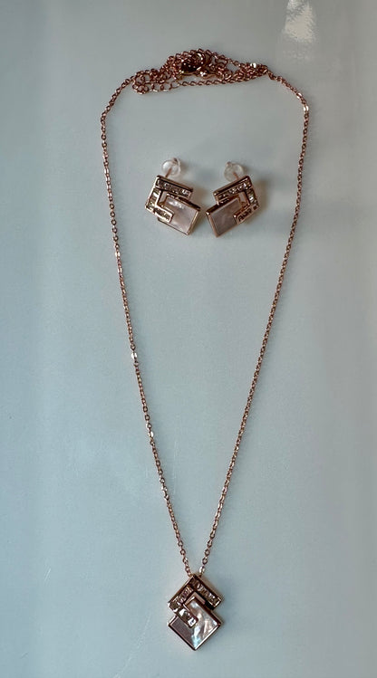 AARVI PENDANT SET