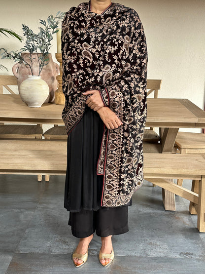 MANVANTARA  VELVET SHWAL/DUPATTA