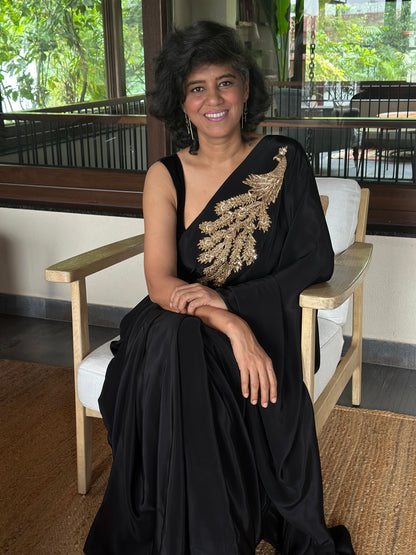 QUIET CONFIDENCE - BLACK BROOCH SARI