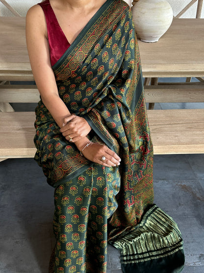 NIDHIVAN AJRAKH MODAL SARI