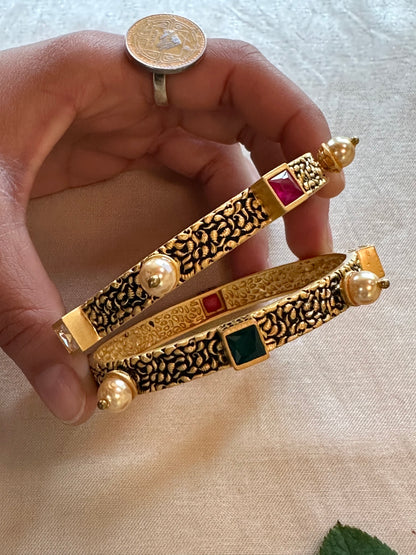 NAINA BANGLES
