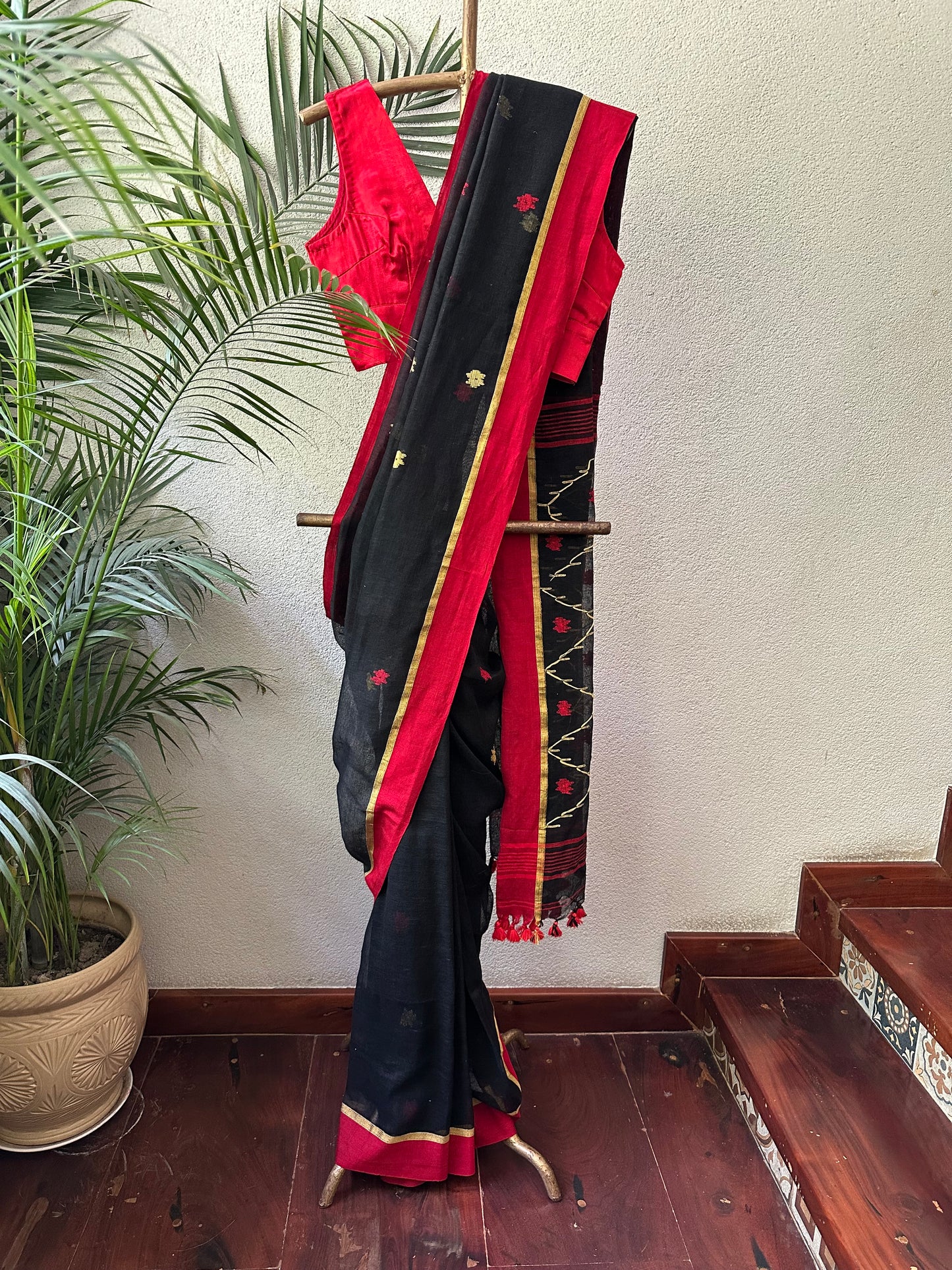 PARO 1  LINEN  SARI