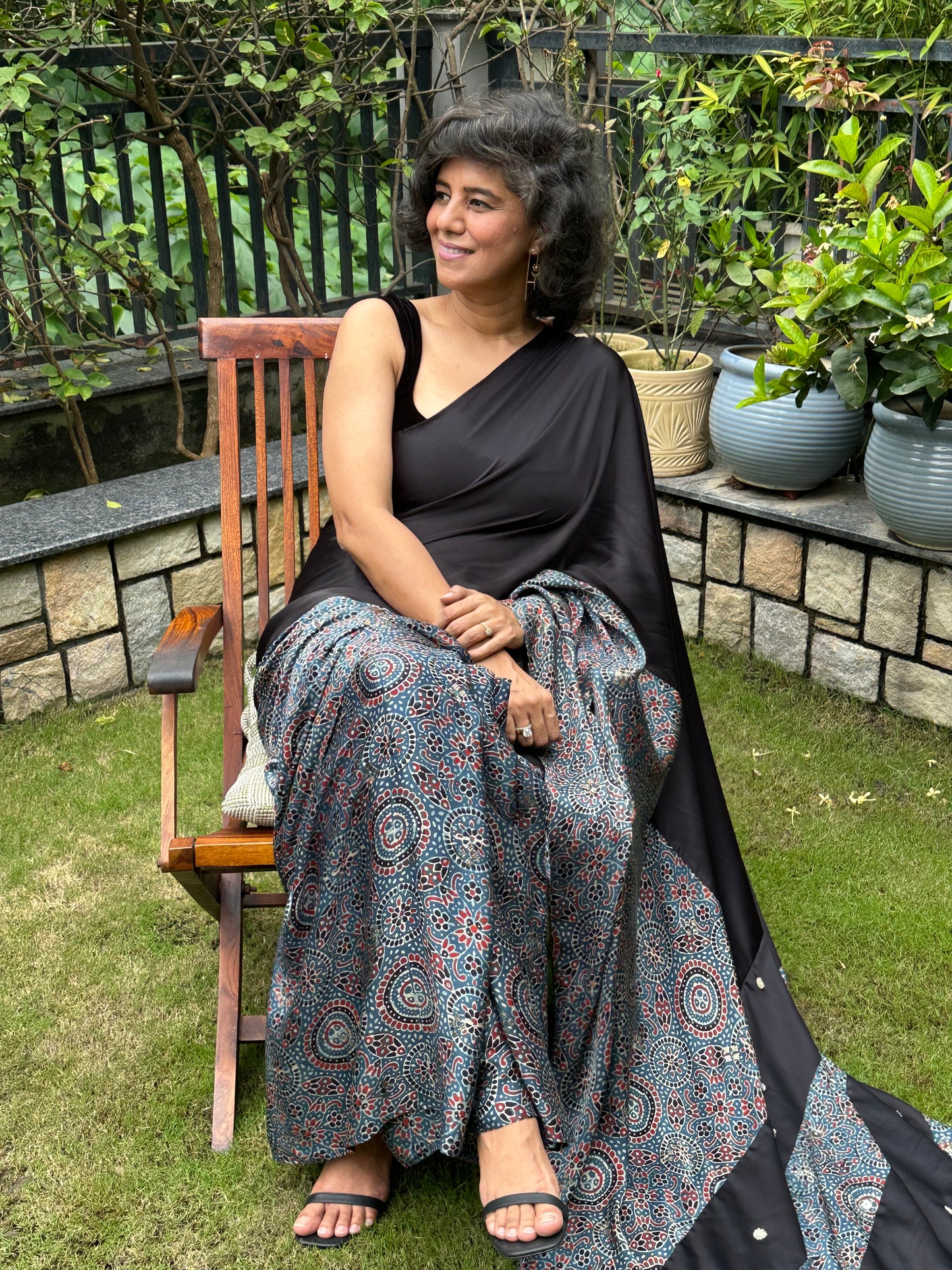SHALINI  MODAL  SARI