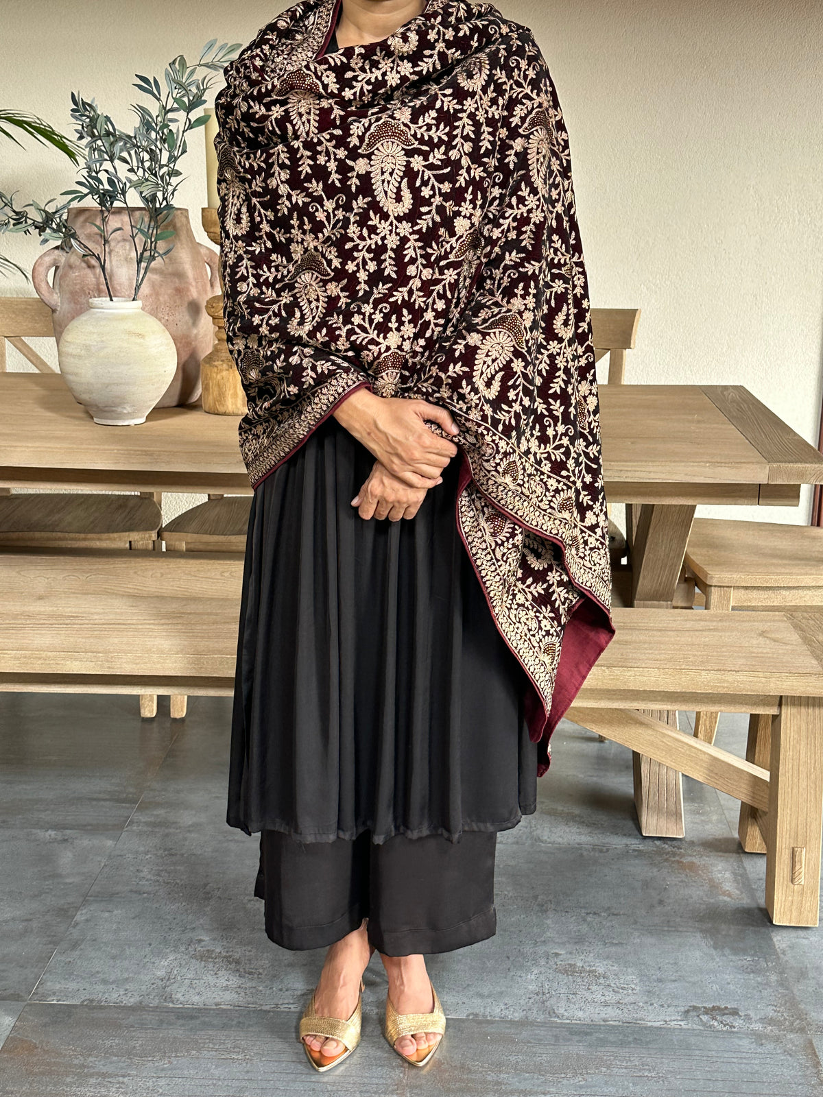 MANVANTARA  VELVET SHWAL/DUPATTA