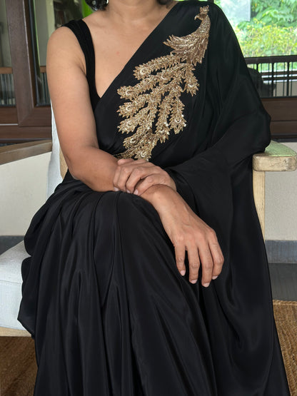 QUIET CONFIDENCE - BLACK BROOCH SARI