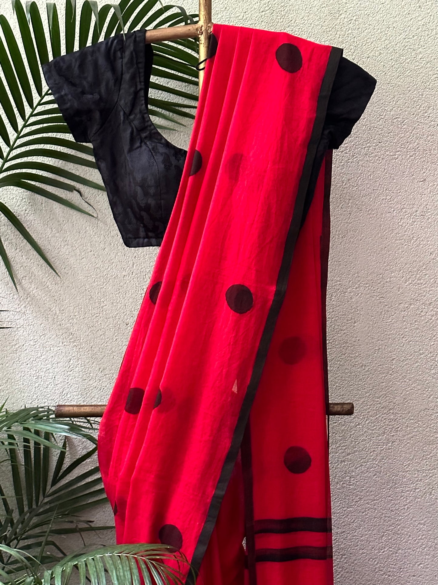 RED BLACK COLOUR TASSEL MUL COTTON SAREE