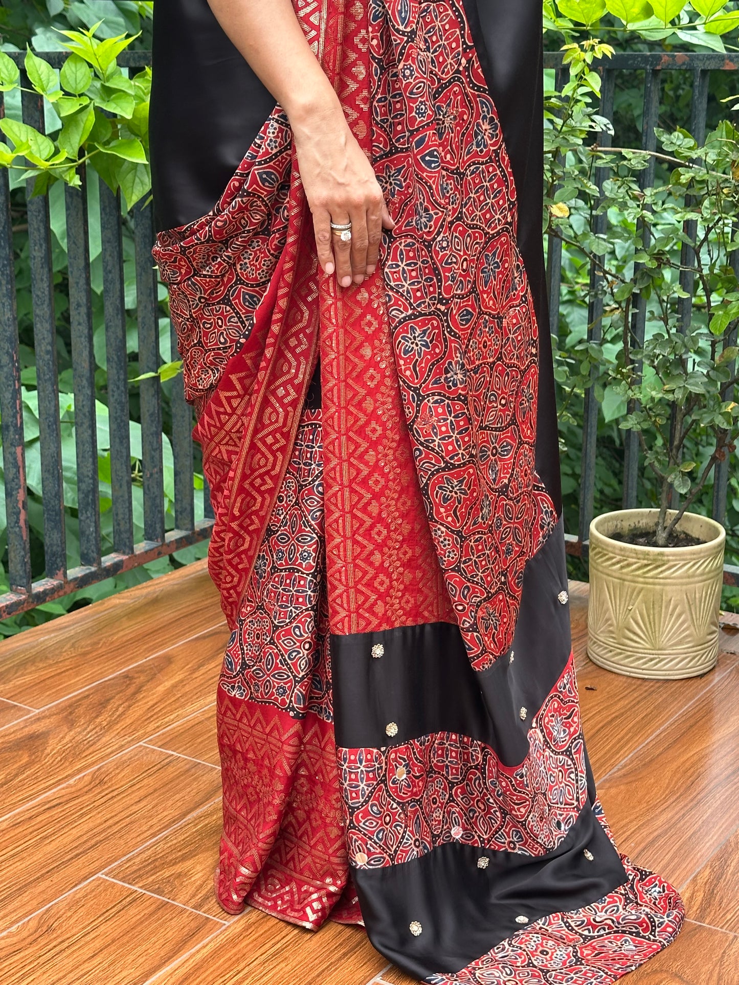 ERA  MODAL  SARI