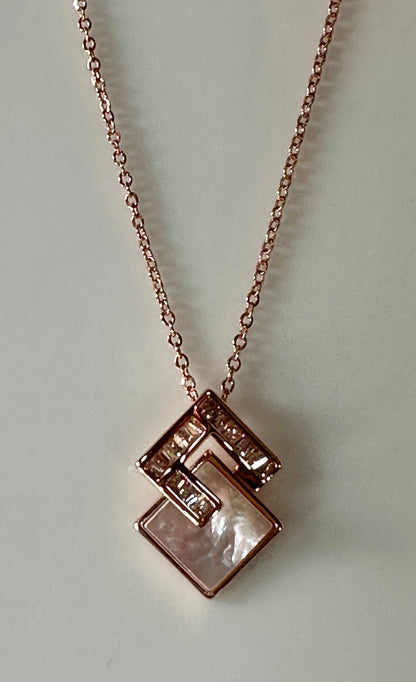 AARVI PENDANT SET