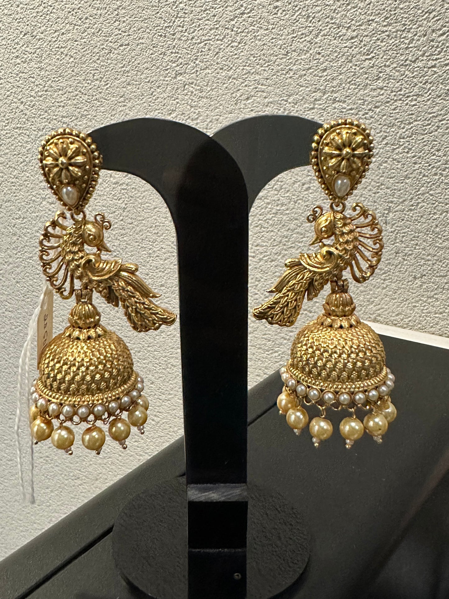DISPLAY EARRING