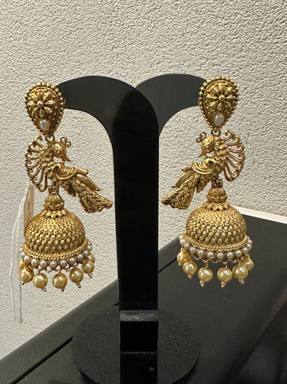 DISPLAY EARRING