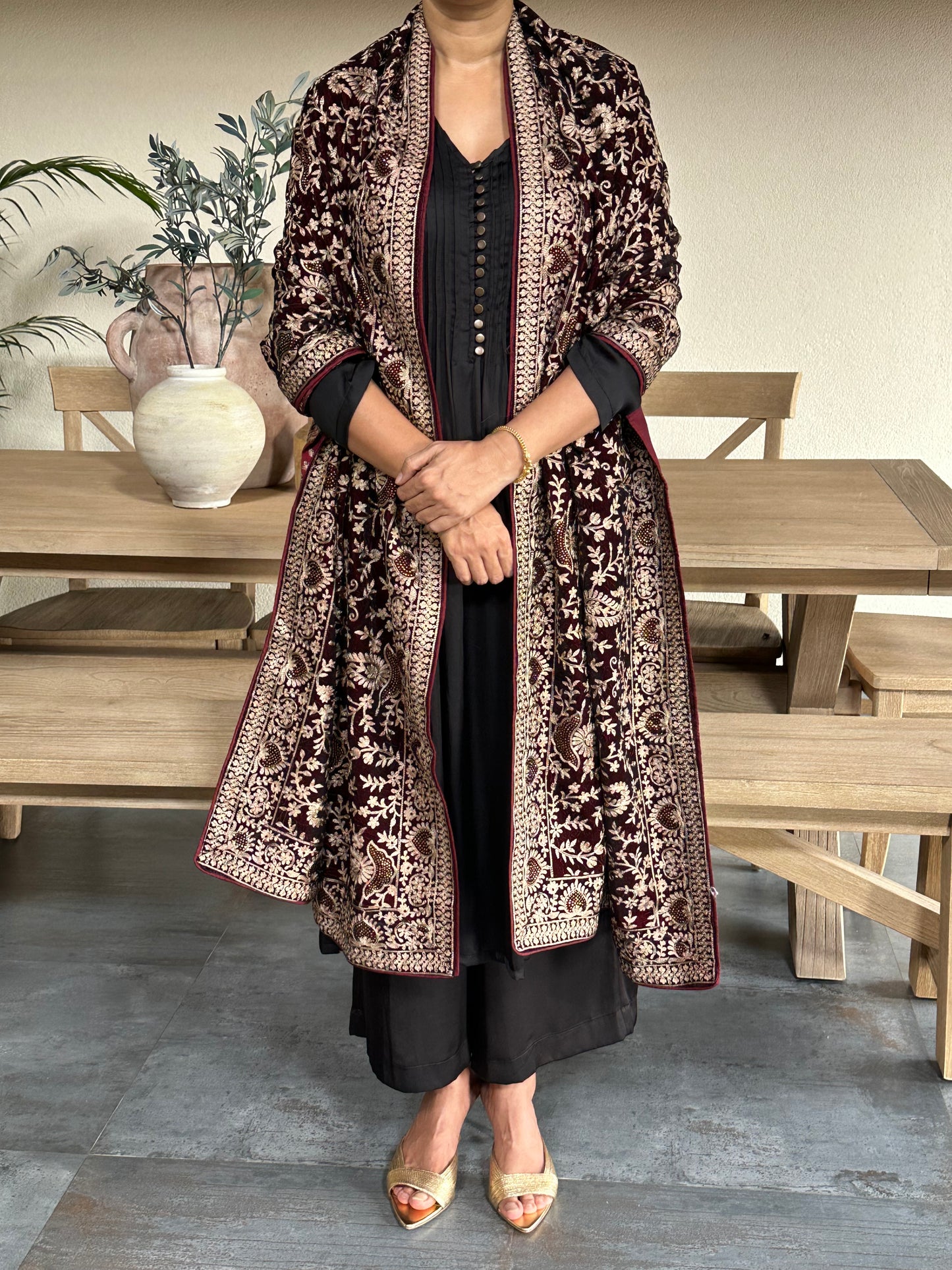 MANVANTARA  VELVET SHWAL/DUPATTA