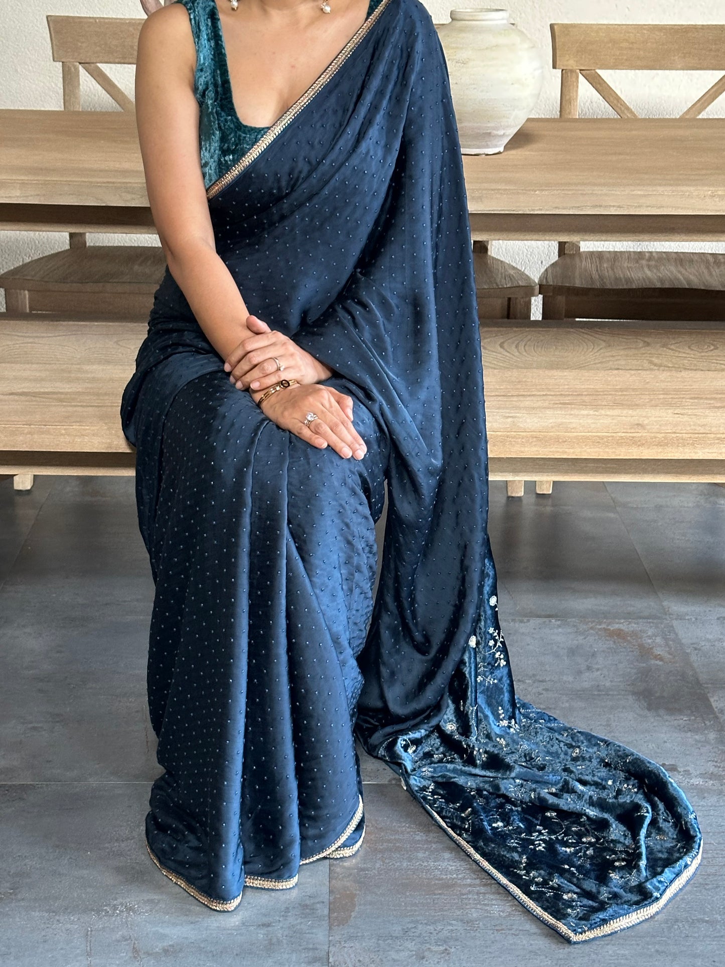 SHALINI MODAL SARI
