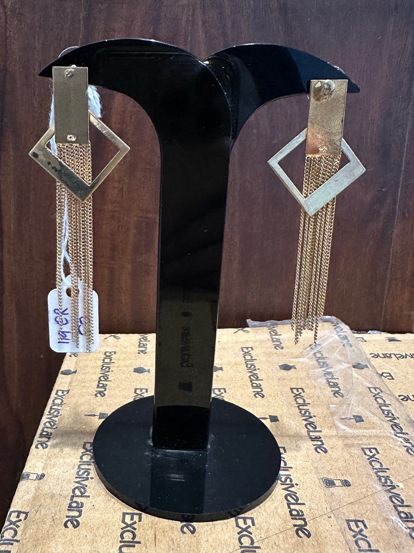 DISPLAY EARRING