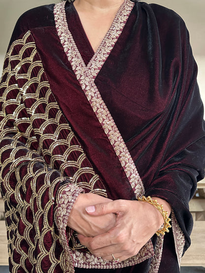 GIRIJA  VELVET  SARI
