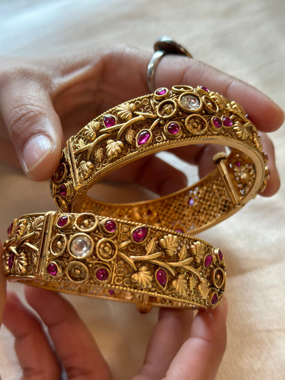 KAVYA BANGLES