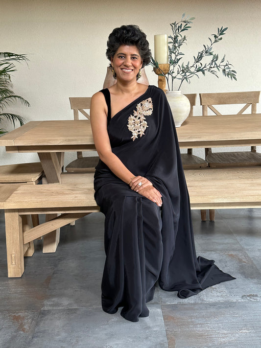 INSPIRE - BLACK  BROOCH  SARI