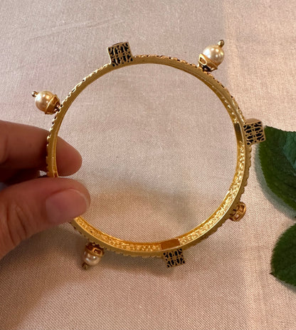 NAINA BANGLES