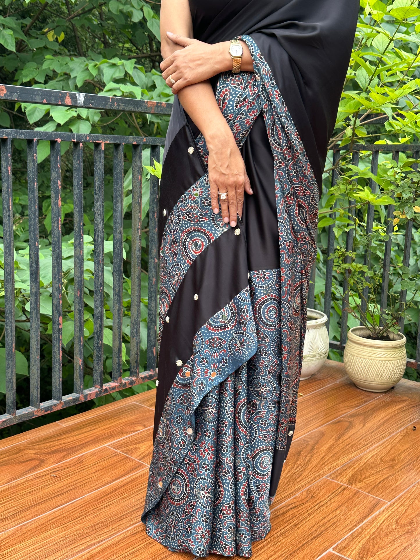 SHALINI  MODAL  SARI
