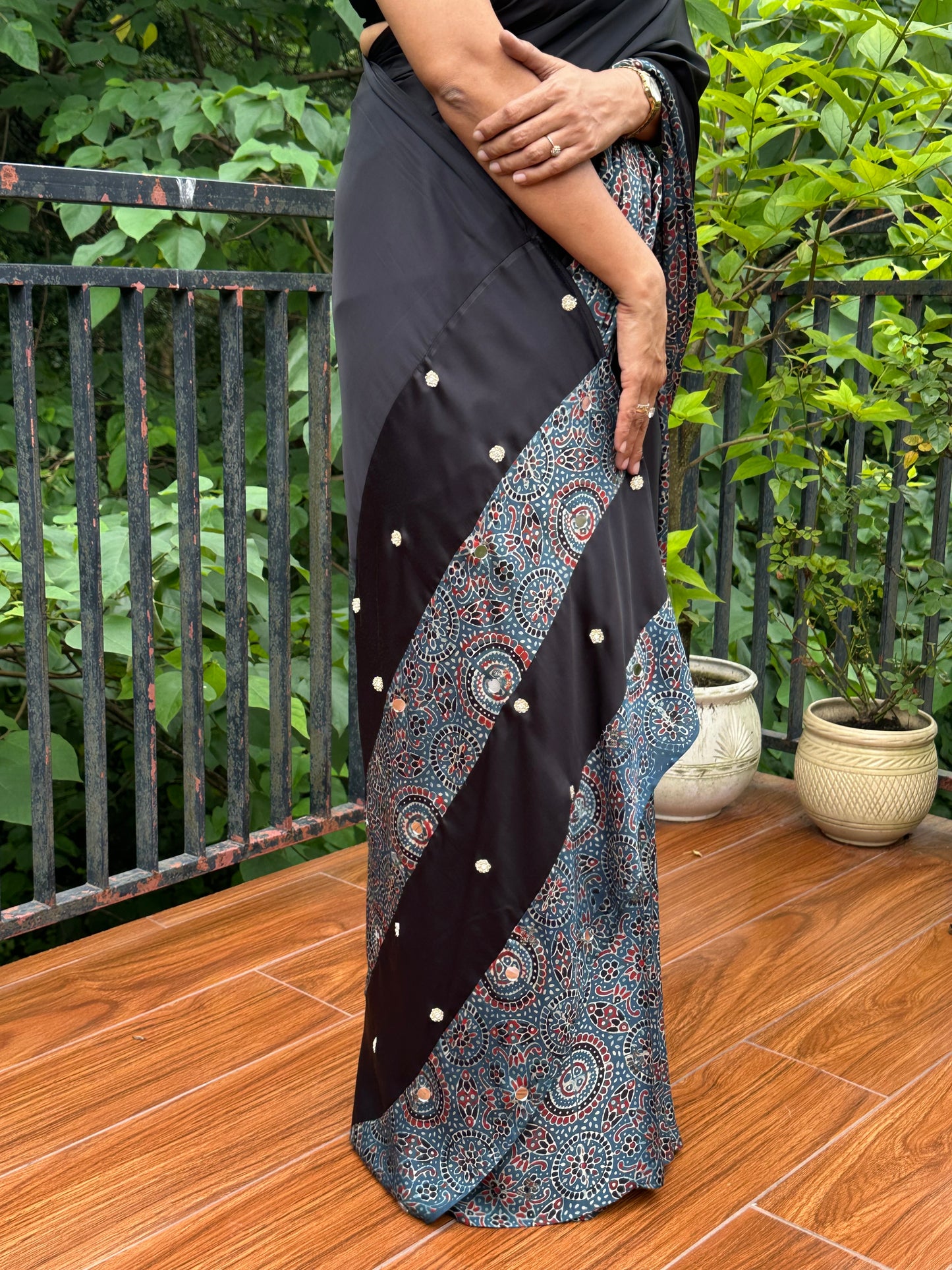 SHALINI  MODAL  SARI