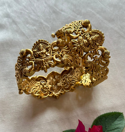 EESHA BANGLES