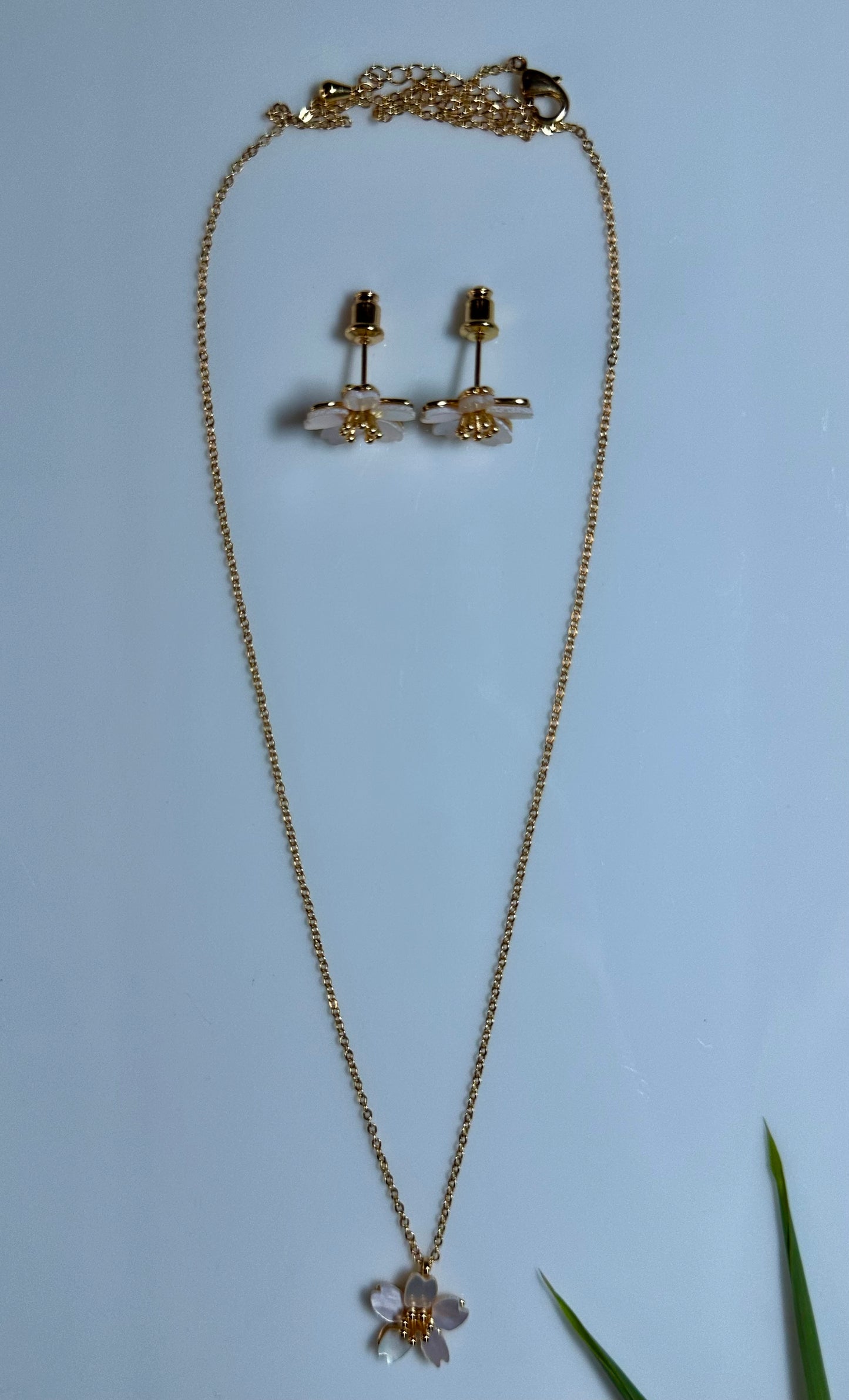 TAARINI PENDANT SET