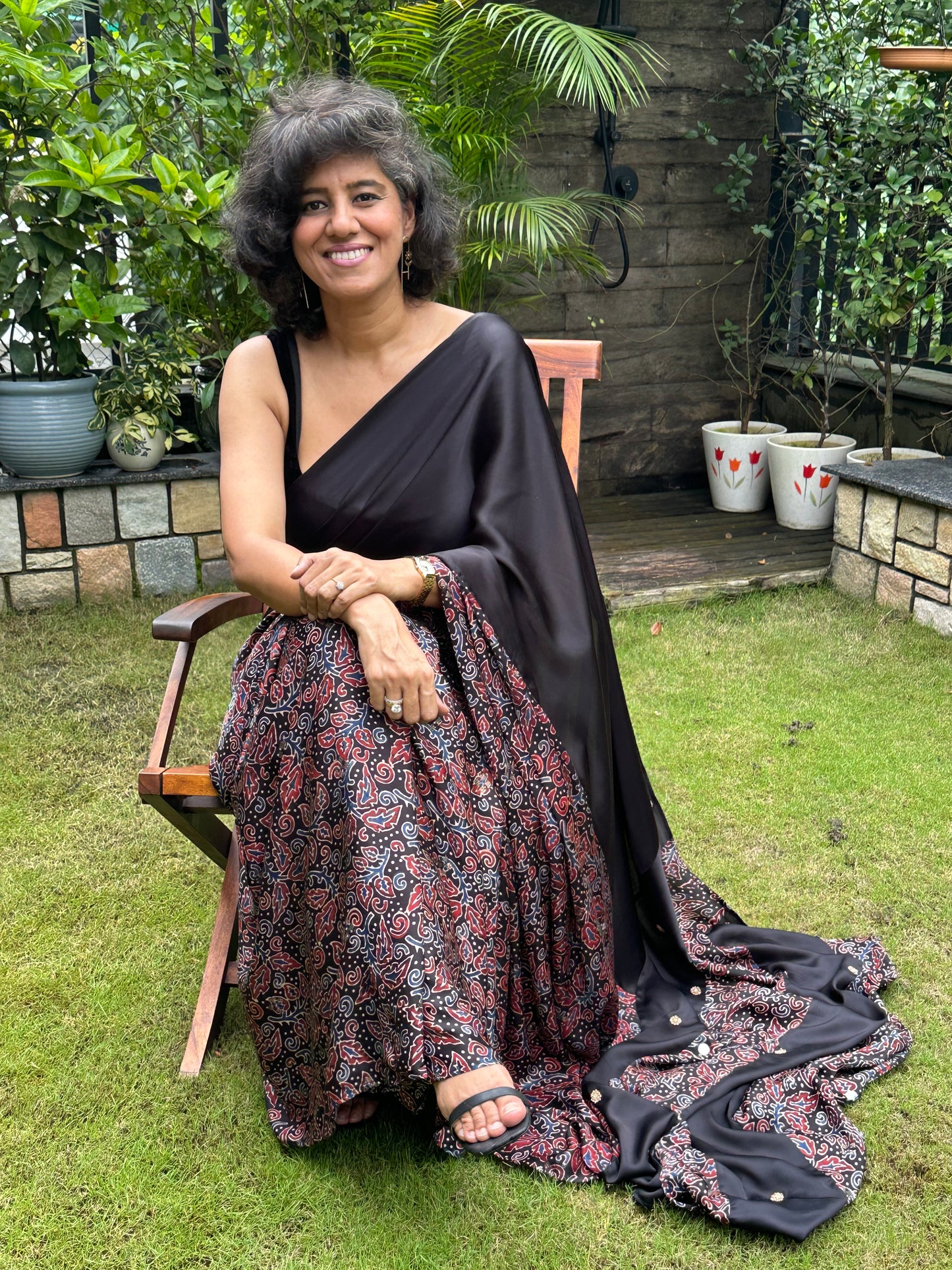 ANURADHA  MODAL  SARI
