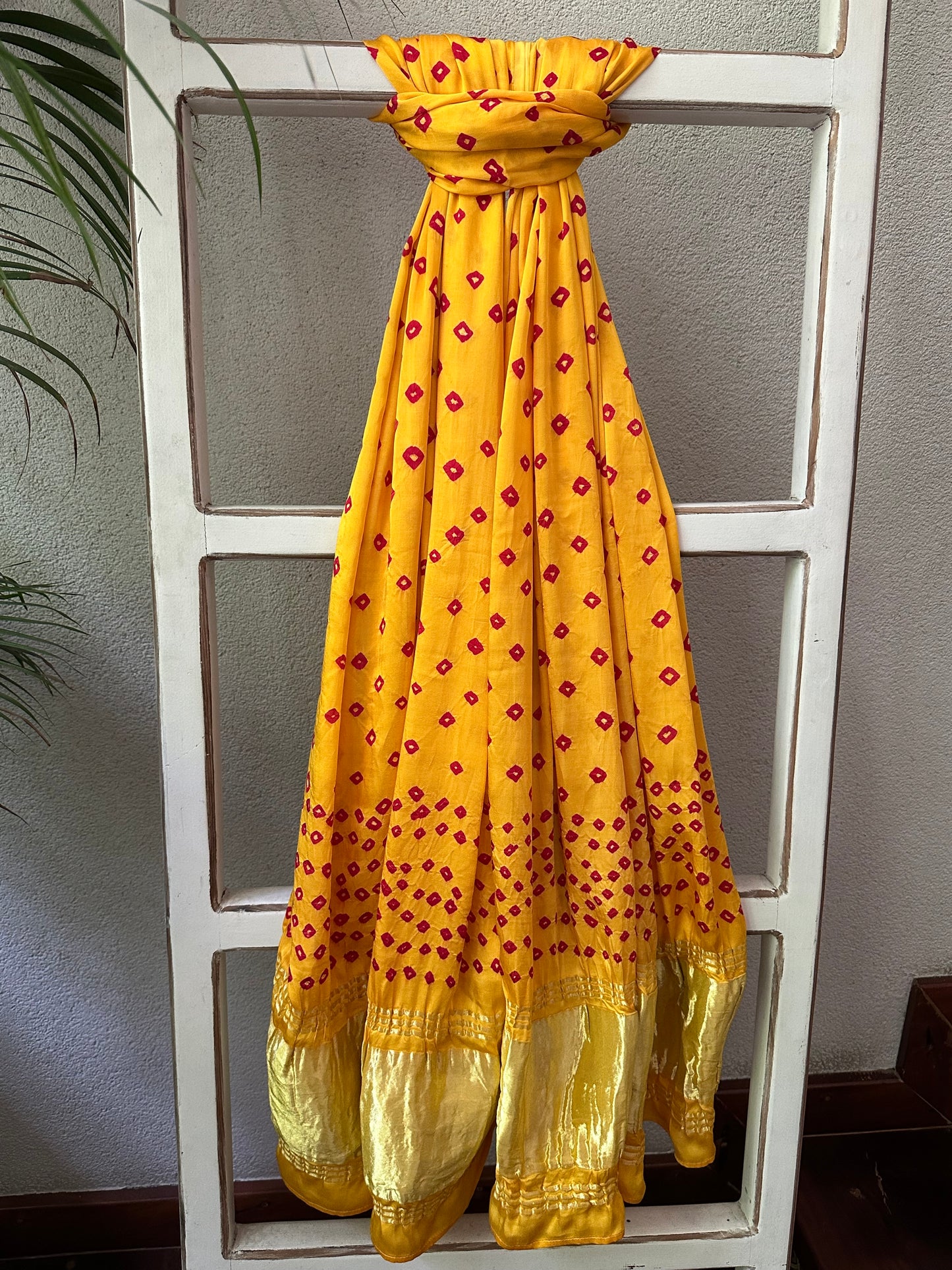 GARIMA  BANDHANI  MODAL  DUPATTA