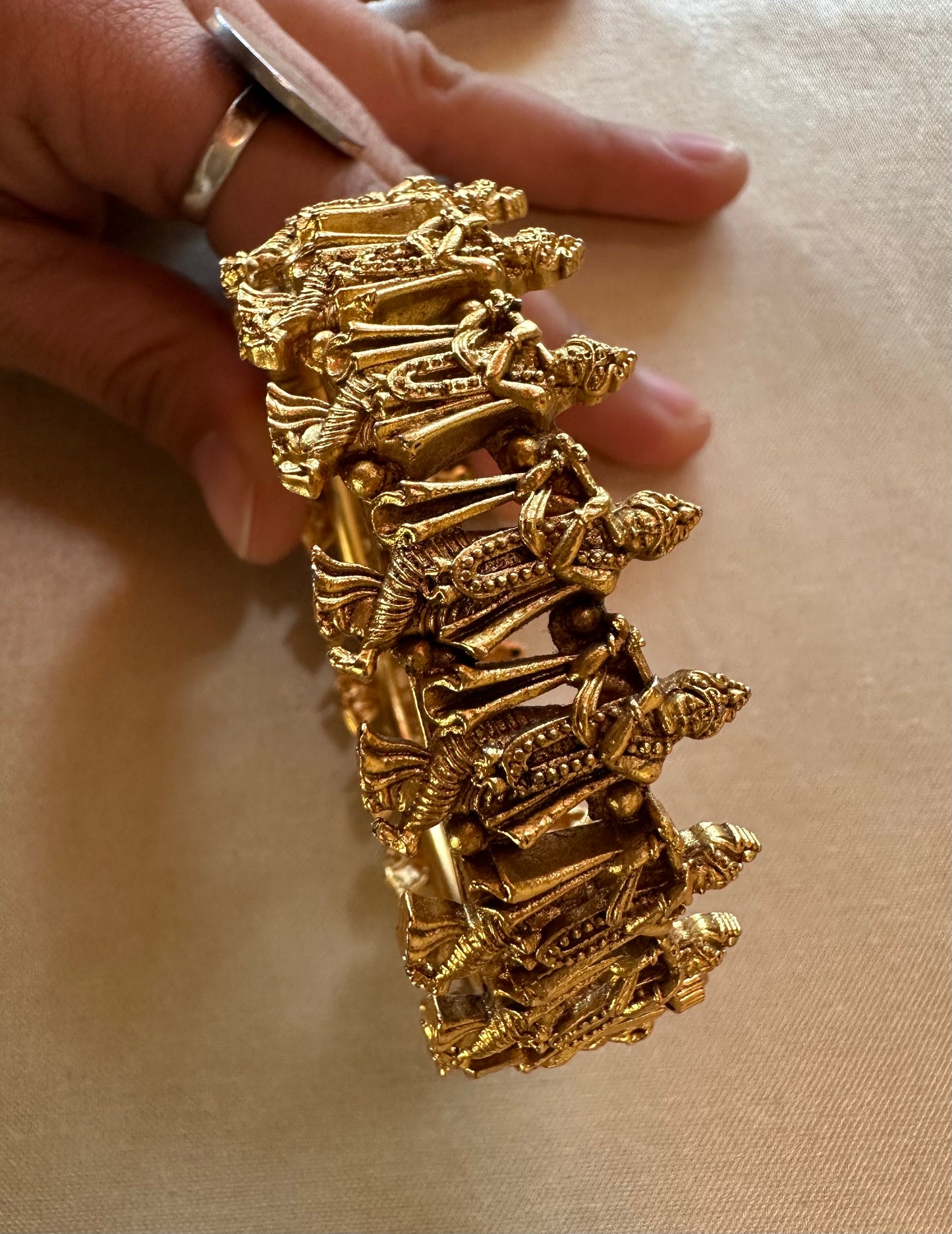 RUHI BANGLES