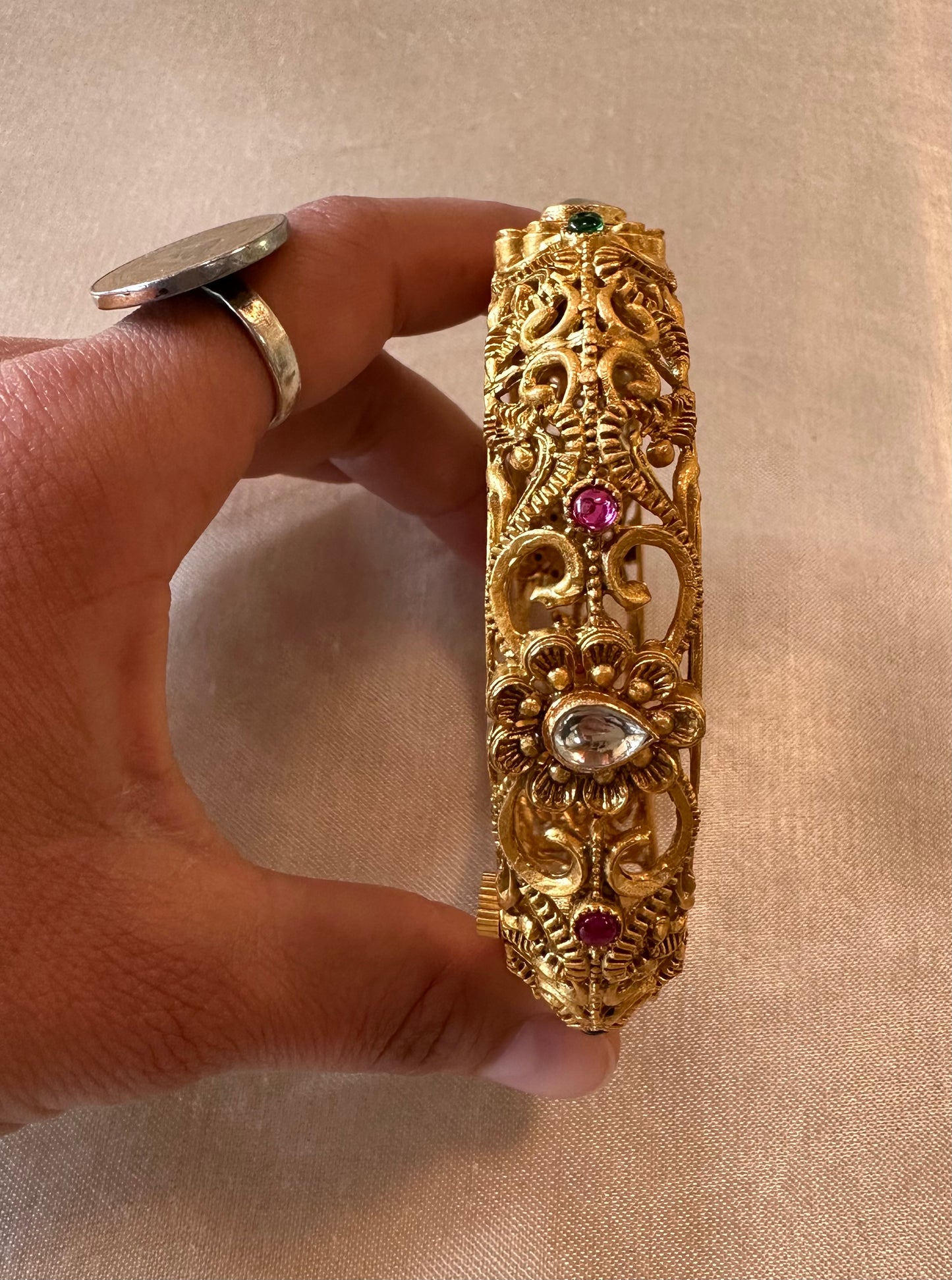 ISHITA BANGLES