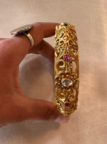 ISHITA BANGLES