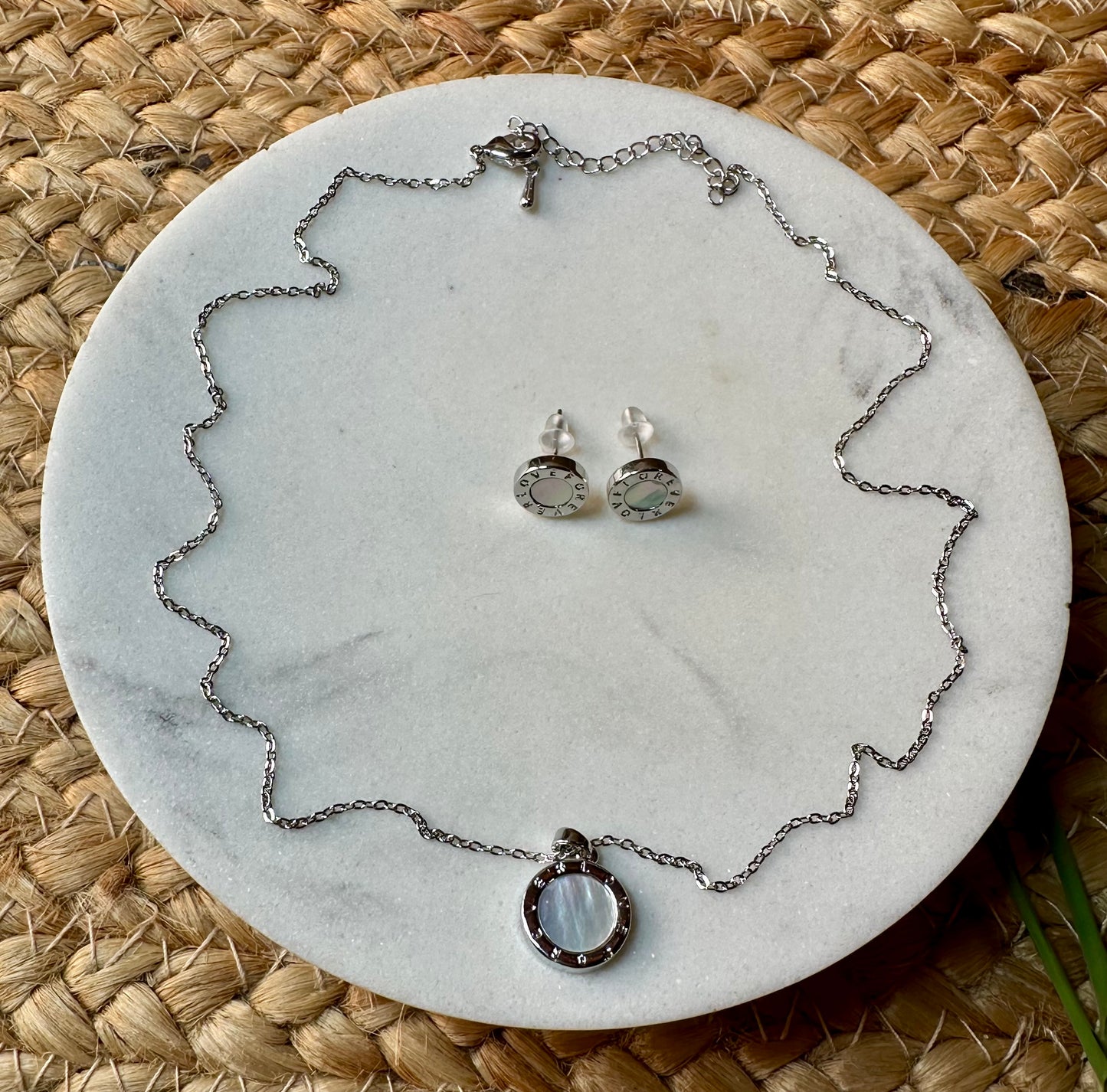 LAVITHA PENDANT SET