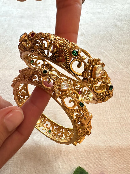 ISHITA BANGLES