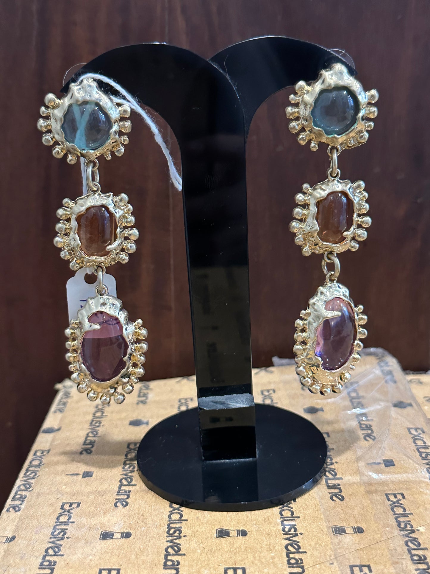 DISPLAY EARRING