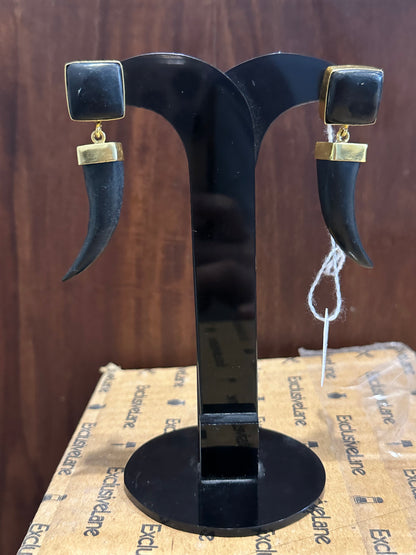 DISPLAY EARRING