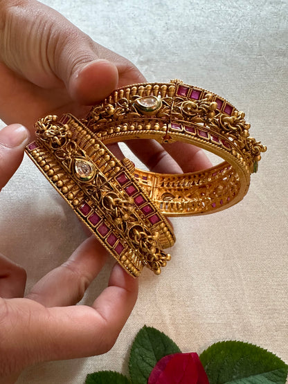 AARNA BANGLES