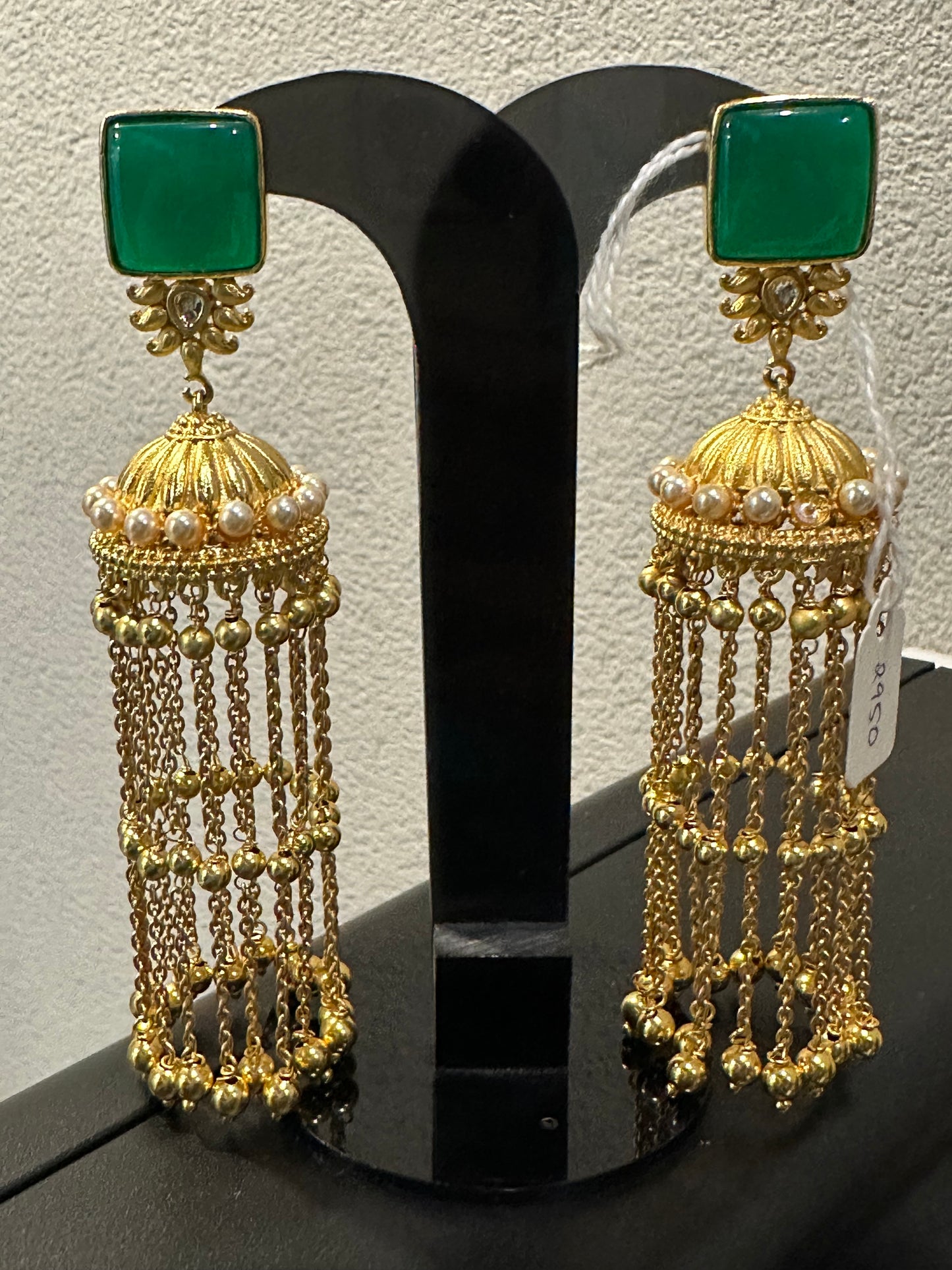DISPLAY EARRING