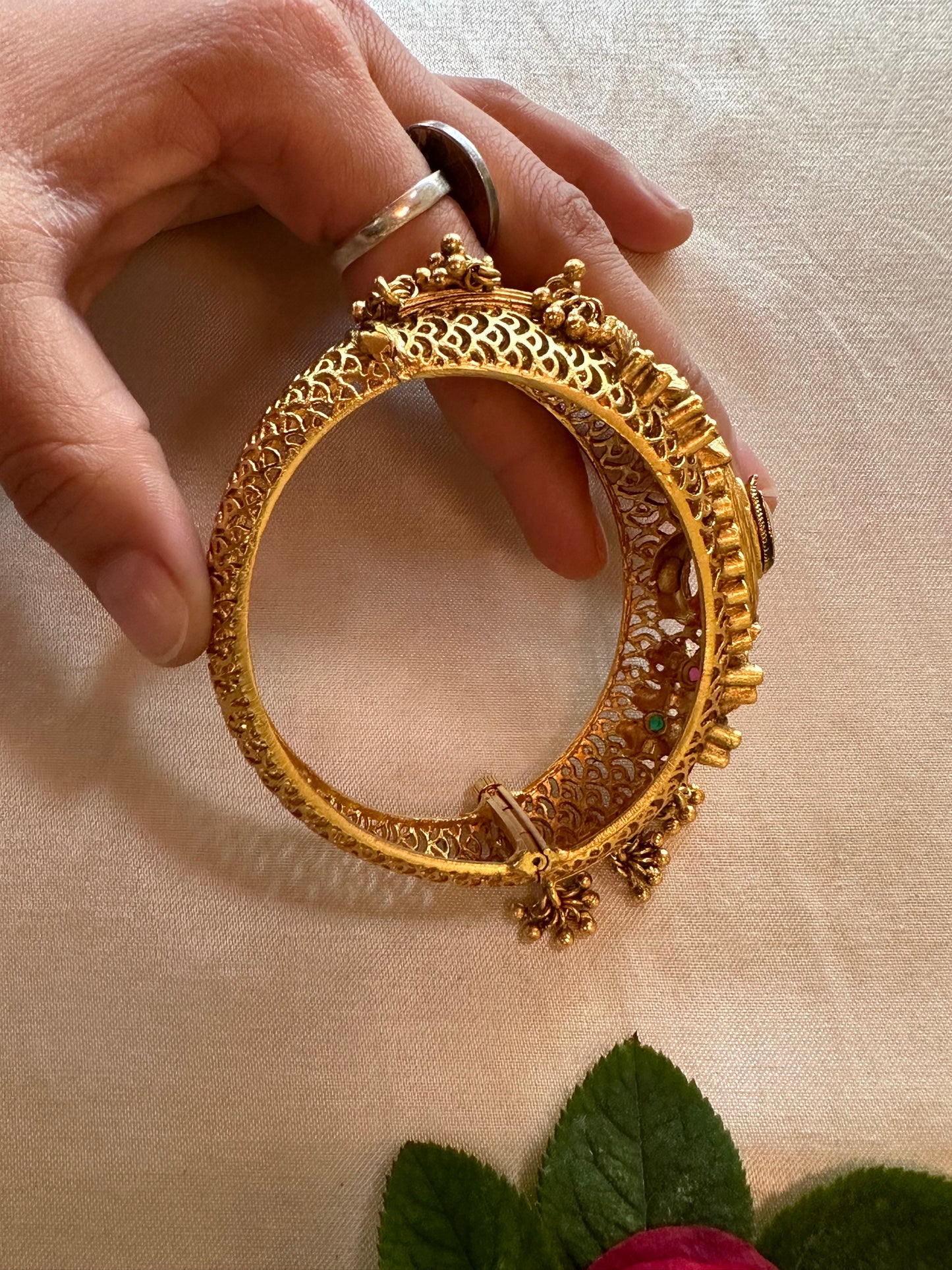 MANVI BANGLES
