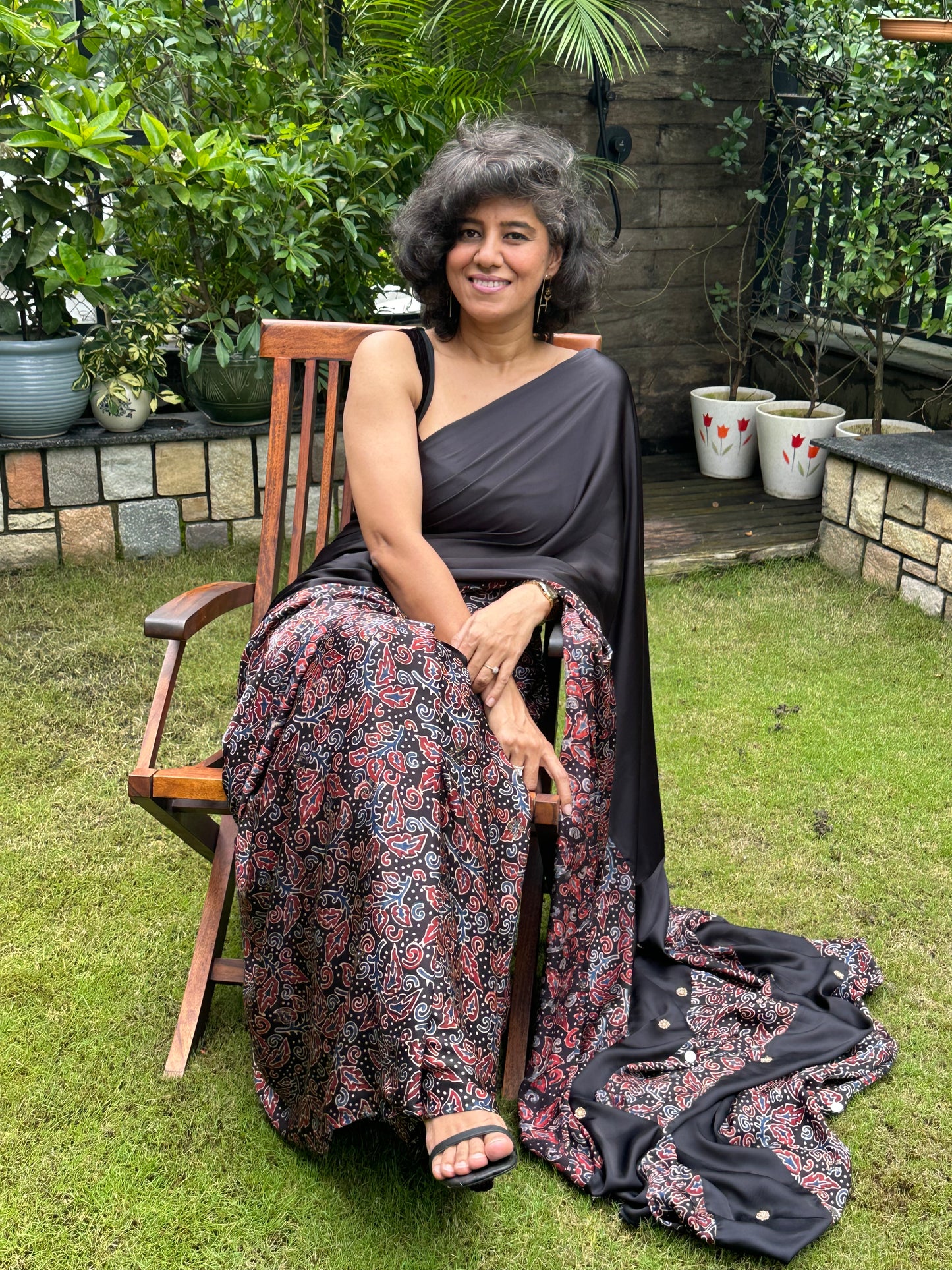 ANURADHA  MODAL  SARI