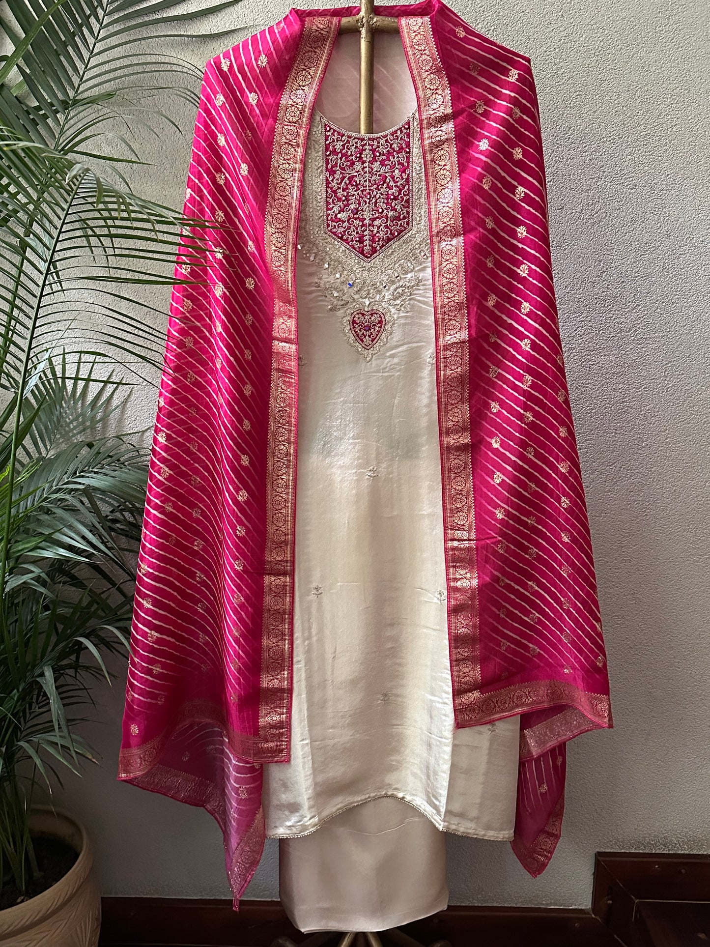 DEVIKA  RANI  SEMI STITCHED SUIT SET