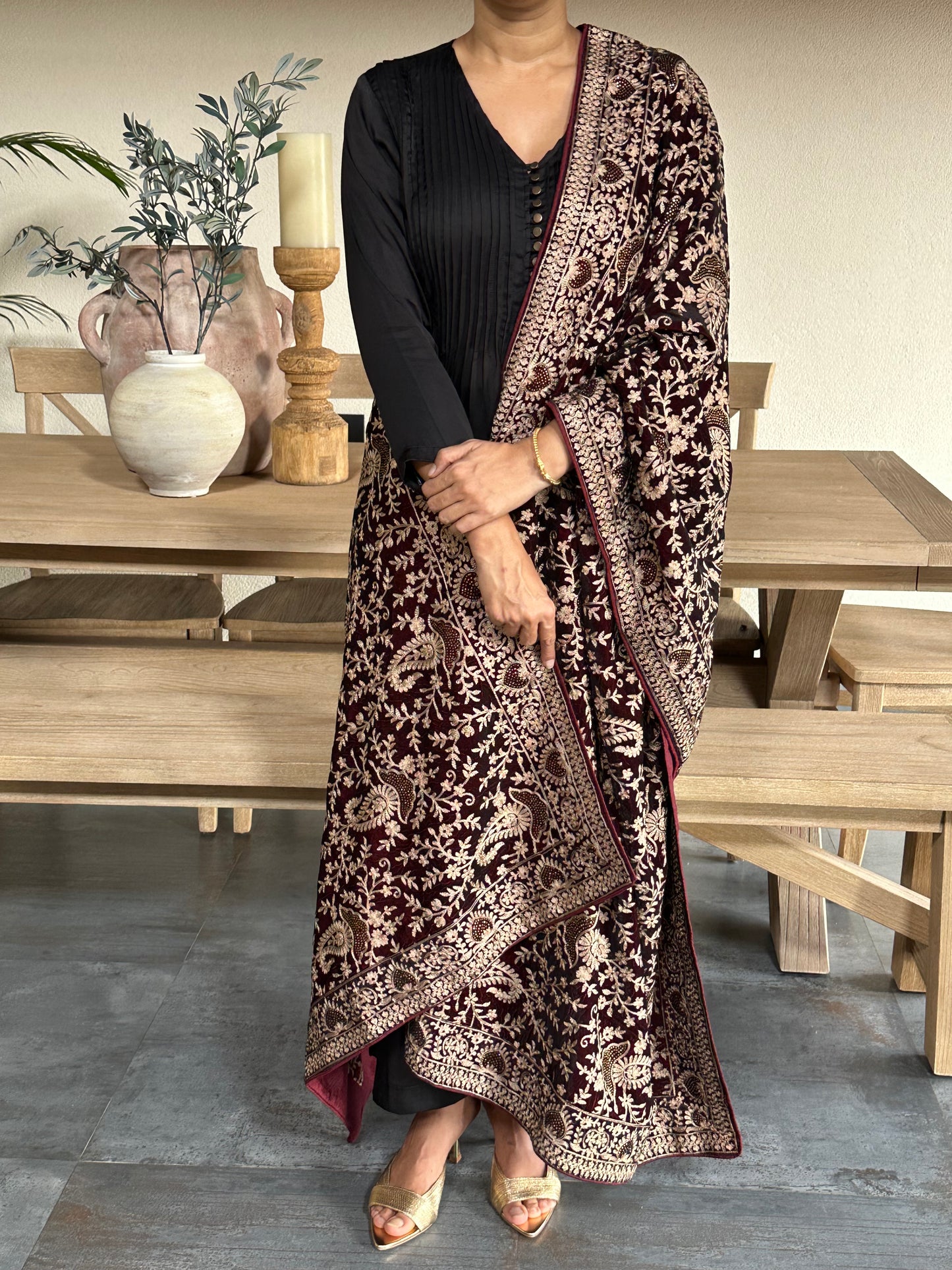 MANVANTARA  VELVET SHWAL/DUPATTA