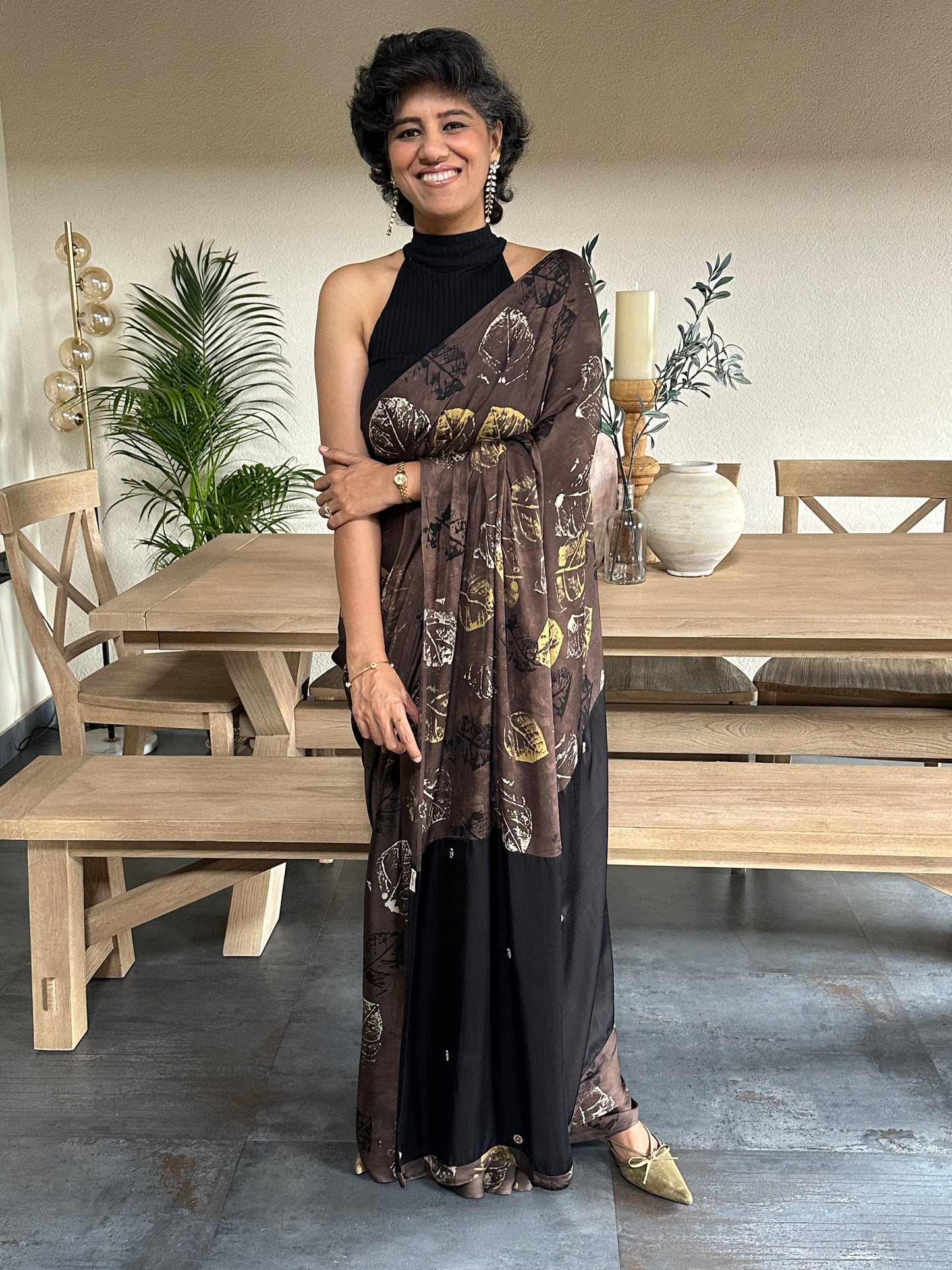 REKHA  MODAL  SARI