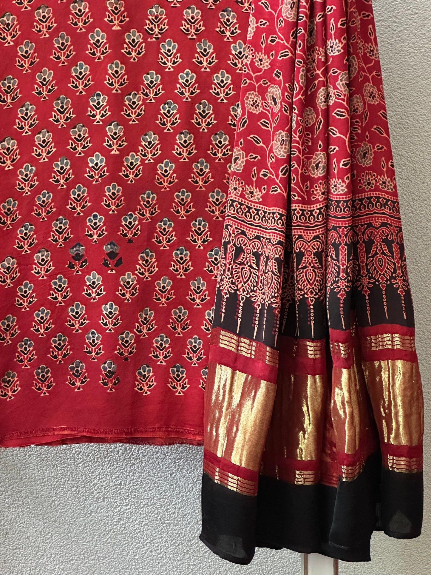 ATMA RAM  AJRAKH  MODAL  SUIT