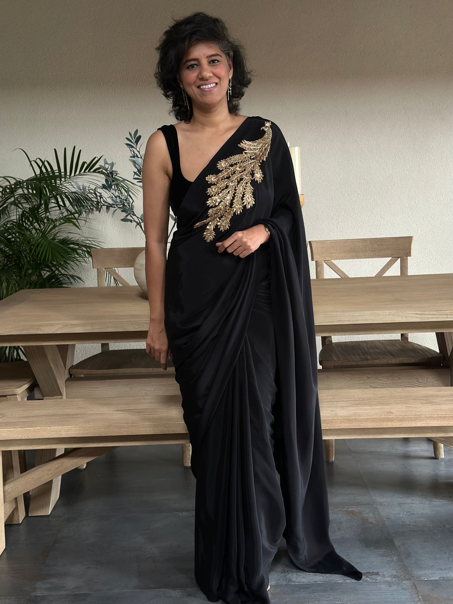 QUIET CONFIDENCE - BLACK BROOCH SARI