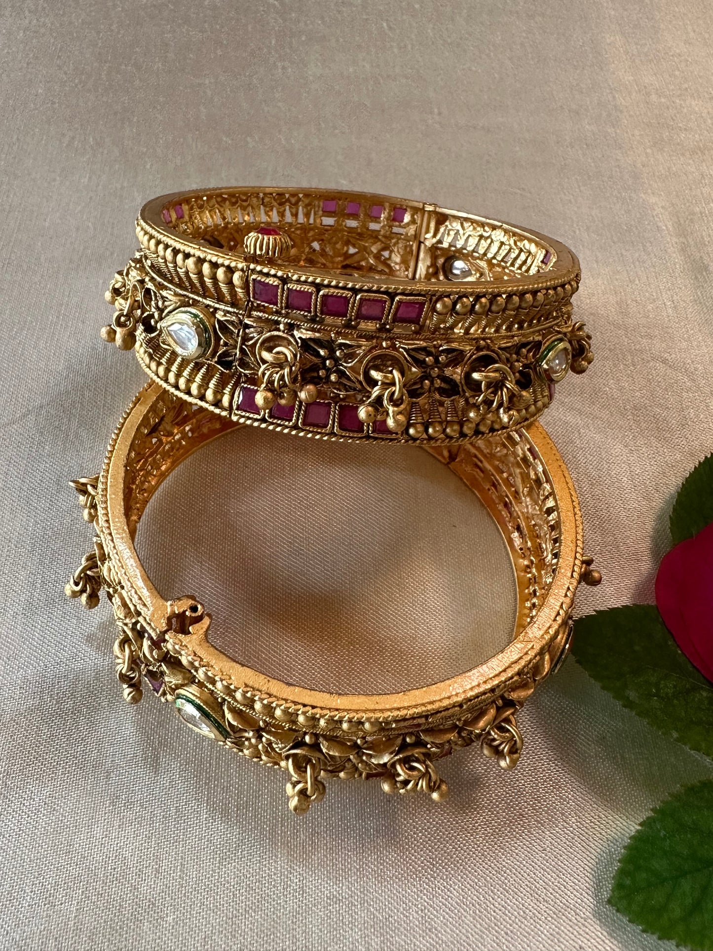 AARNA BANGLES